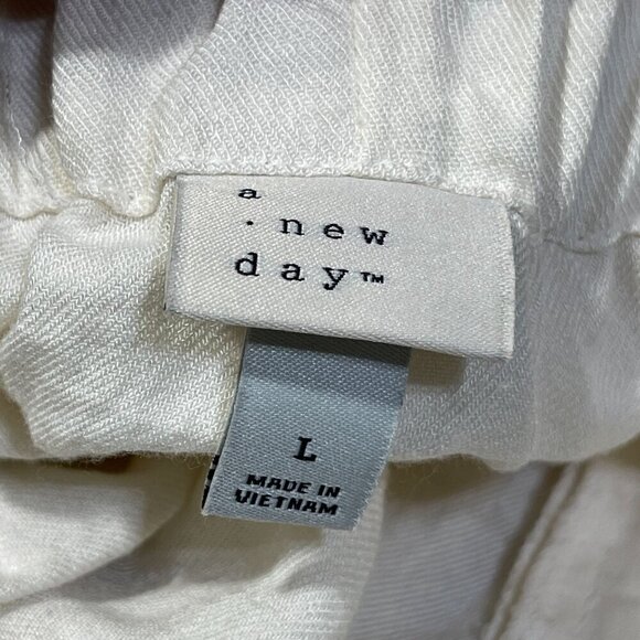 A New Day Shorts Paper bag Waist Baggie Fit Lightweight Off White Size L Large - Picture 4 of 5